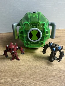Ben 10 Ultimate Creation Chamber Figures X2 And Wrist Chamber 2009 CN/Bandai AA - Picture 1 of 6