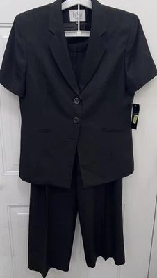 NWT le Suit Women’s 2 Piece Suit Short Sleeves Blazer And Pants Black 14Petite - Image 1 of 4