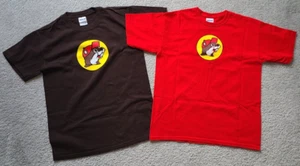 Lot of 2 Buc-ee's Vintage Gildan Red & Brown T-Shirts - Size Small & Youth Large - Picture 1 of 11