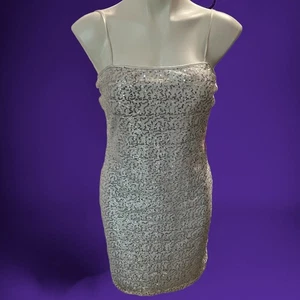 New Steppin Out Sequined Bodycon Mini Dress Womens Size 11/12 Silver Prom Formal - Picture 1 of 11