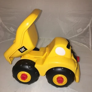 Camión volquete Cat amarillo juguete estatal industrial excelente estado 9” aprox - Imagen 1 de 4