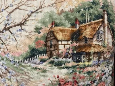 Almohada de punto de cruz decorativa única hecha a mano por la abuela con amor, única Foto 1 de 4