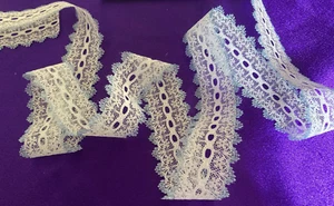Eyelet/knitting in/coathanger lace 5.65 metres x 38mm wide white/blue edging - Picture 1 of 2