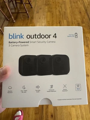 Blink Outdoor 4 (3-Camera System) (newest model) Wireless smart security camera - Image 1 of 4