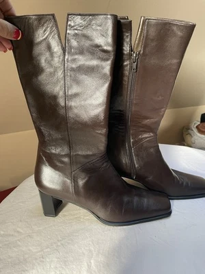 Stuart Weitzman Brown Women’s Zip Up Knee High Boots Size 9.5 New In Box - Image 1 of 4