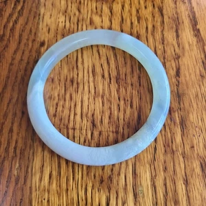 Vintage Jade Bangle Bracelet Pale Green Size Small - Picture 1 of 8