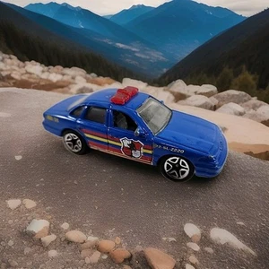 Matchbox Crown Vic Policía Azul China Águila Justicia Escala Barra de Luz Suelta 1:64 - Imagen 1 de 7