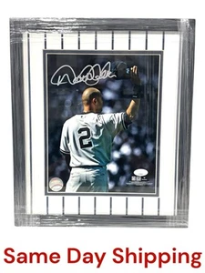 Derek Jeter Signed Autographed Yankees 8x10 Waving Farwell Photo Framed JSA LOA - Picture 1 of 5