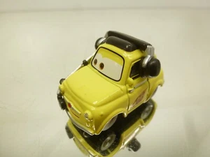 MATTEL DISNEY PIXAR FIAT 500 LUIGI WITH HEADSET - RARE L4.7cm - GOOD CON. - 118 - Imagen 1 de 6