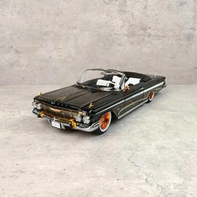 Chevrolet Impala Lowrider 1961 escala 1:18 modelo de coche diecast negro - con caja Foto 1 de 4