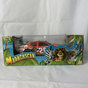 2005 Action Tony Stewart #20 Madagascar Monte Carlo 1:24 NASCAR - Picture 1 of 4