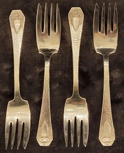 Set of 4 Rogers Bros 1916 International Silverplate Heraldic 6 In. Salad Forks - Picture 1 of 4