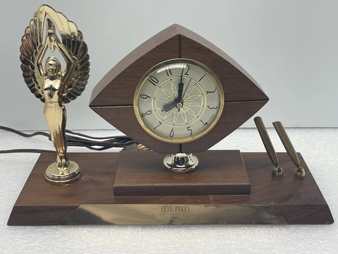 VTG 1971 UC BERKELEY PETE PERRY DESK CLOCK AWARD PEN HOLDER LANSHIRE MVMT (PARTS Cover