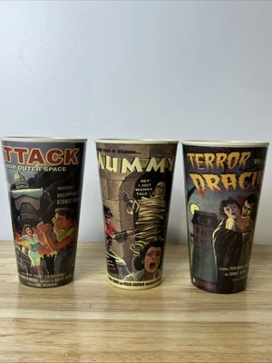 Juego de 3 tazas de póster de película de terror de monstruos vintage de melamina de Mulberry Home Foto 1 de 4
