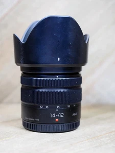 Panasonic Lumix G Vario H-FS1442A 14-42mm f/3.5-5.6 Mega O.I.S  VERY NICE - Picture 1 of 6