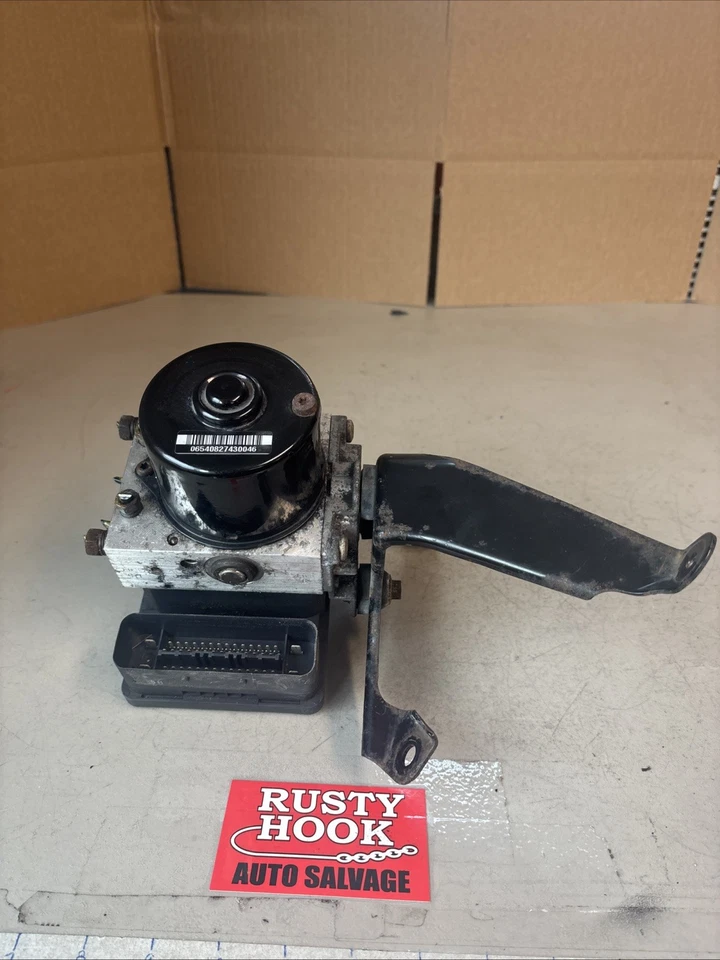 2005 Honda CR-V ABS Pump OEM 57110-S9A-A110-M1 Foto 1 de 4