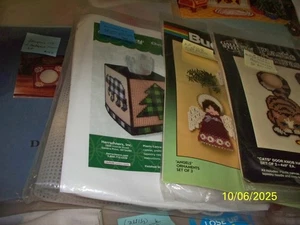 NEEDLEPOINT - PLASTIC CANVAS KITS ASSORTED VINTAGE - ASSORTED BRANDS - U-PICK 1 - Picture 1 of 26