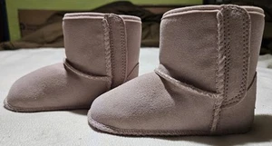 Baby UGG Boots Classic Suede 4/5 (12-18 mo) Seashell Pink Cleaner and Cond. Incl - Picture 1 of 9