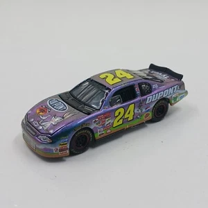 #24 Jeff Gordon '01 DuPont/Looney Tunes NASCAR 1 64 Elite - Picture 1 of 3