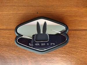 SUZUKI Lapin 2002 LA-HE21S Grille Emblem Badge Genuine Original P/N 77812-75H10  - Picture 1 of 10