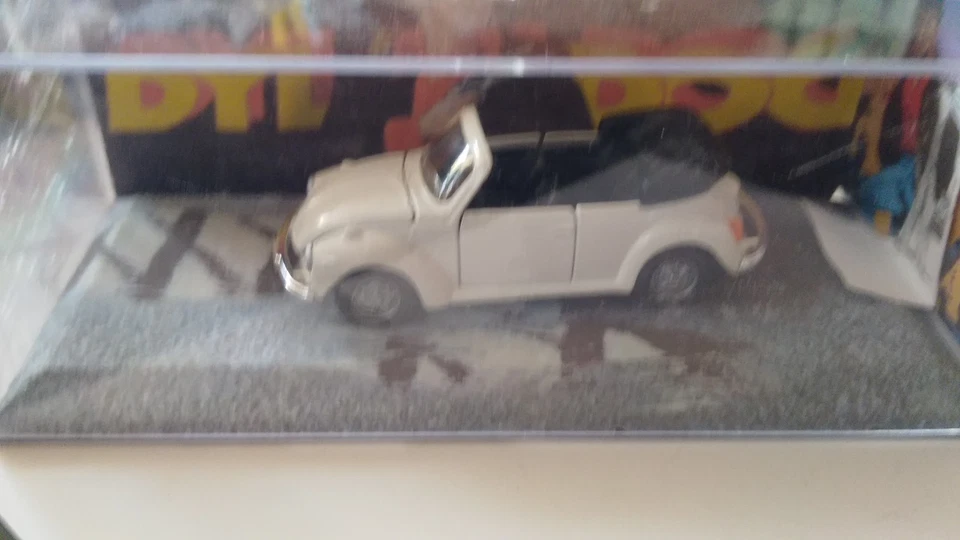 VW beetle bug Dylan dog  1/43 diorama base comm. TV - Immagine 1 di 3