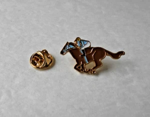 KENTUCKY DERBY RUN FOR THE ROSES HORSE & JOCKEY PIN ~ NEW - Picture 1 of 1