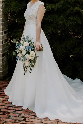 Vestido de novia de diseñador Amare Couture y Pronovias de diseño personalizado único en su tipo Foto 1 de 4