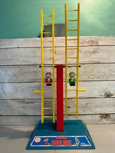 1989 Tiger Nintendo Super Mario Bros. Ladder Race Game Inv-1208 - Picture 1 of 5