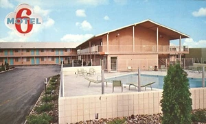 Postal publicitaria de Motel 6 de Davenport Iowa con piscina - Imagen 1 de 2