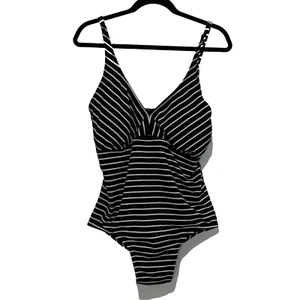 Catalina Women's Stripe One Piece Swimsuit Size 1X 16W Black White Adjustable - Picture 1 of 10