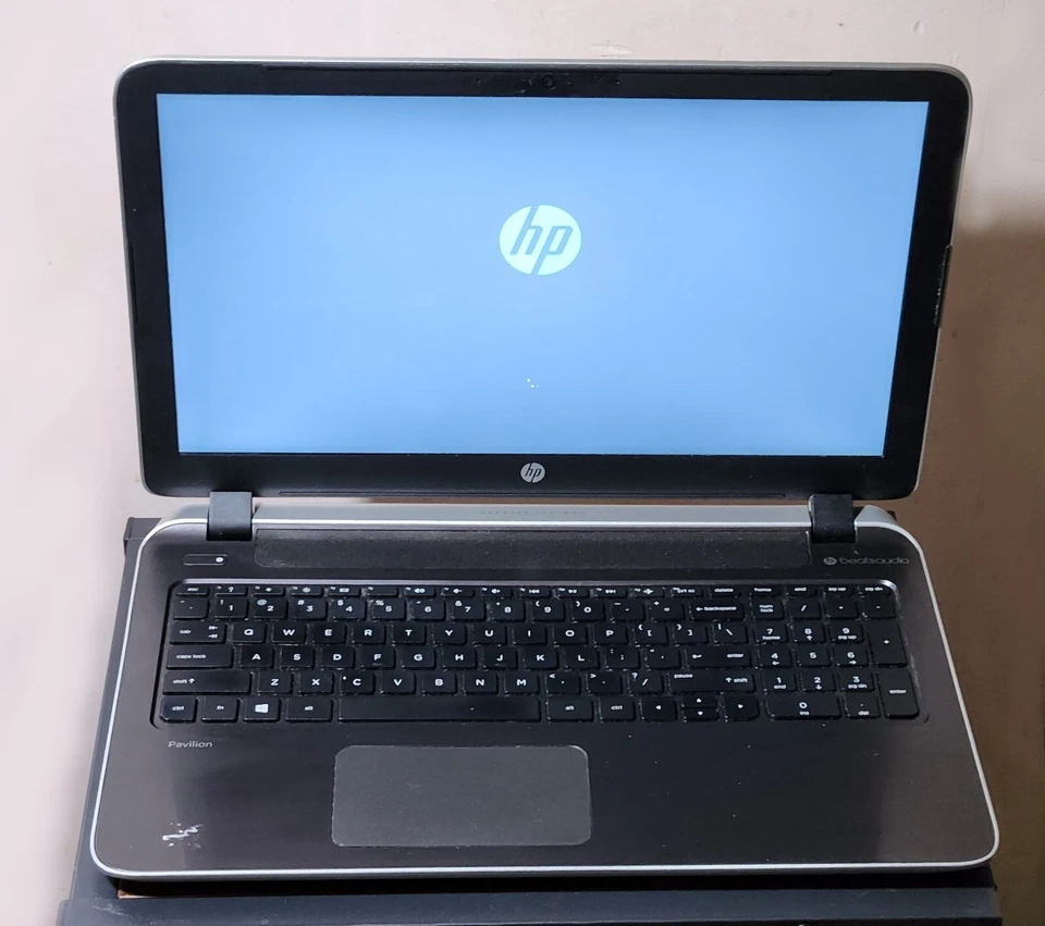 PC portátil HP Pavilion ProtectSmart 15-p214dx Intel Core i7 quinta generación 15,6 pulgadas Foto 1 de 4