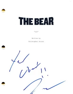 Jeremy Allen White signed Autogramm The Bear Pilot Drehbuch mit Ja Koch - Bild 1 von 2