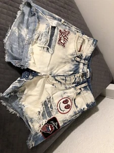 TOMMY HILFIGER WOMEN ROLLING STONES DENIM RIPPED SHORTS Bleach Sz 24 Patch A1 - Picture 1 of 13