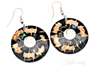 SHIVA SHELL HANDMADE EARRINGS Crafts in Round Shape - Picture 1 of 5