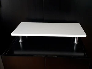 BASE RIALZO PER TELEVISORE MONITOR A MISURA PORTA DVD VCR DECODER BIANCO - Foto 1 di 2