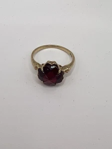 10k Gold 7.5 Carat Lab Created Ruby Clover Shaped Ring. Size 8 - Picture 1 of 6