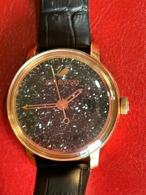 Nuevo de Lote Antiguo Reloj Swarovski Cristalino sobre Negro* Pulsera Cuero Negro Tono Oro Rosa Foto 1 de 4