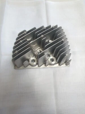 NUEVO OEM SUZUKI T350 1971-1972, CULATA IZQUIERDA ORIGINAL NUEVA, 11121-18600 Foto 1 de 4