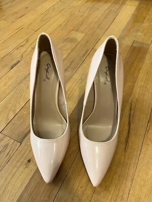 Qupid nude beige pointed toe stiletto heels womens size 9 Foto 1 de 4