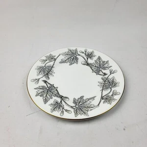 Plato de aperitivo vintage de porcelana de hueso de Wedgwood con diseño de hoja de higo y higuera de 6" - Imagen 1 de 5