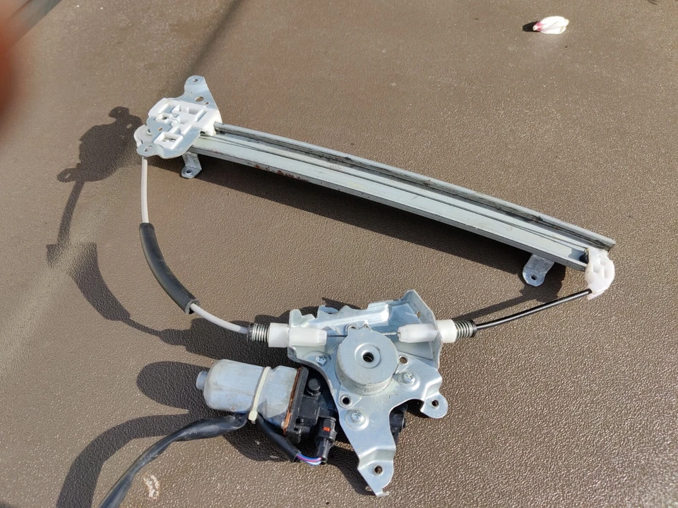 2012 Nissan Juke Driver Door Window Regulator - Image 1 of 1