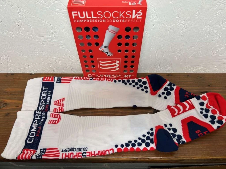 COMPRESSPORT Compression Full Socks Running USA V2 3D Dots Size 5M - Image 1 of 4
