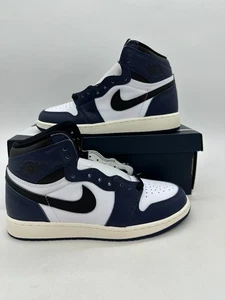 Air Jordan 1 Retro High Womens size 7 Youth Size 5.5 Navy Black White FD1437 401 - Picture 1 of 6