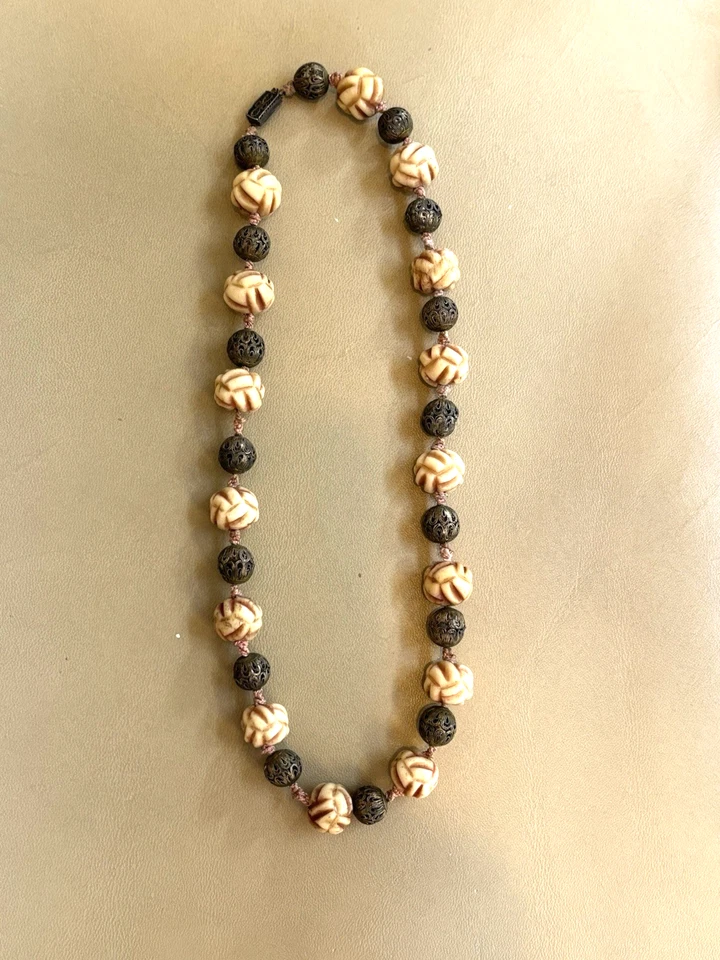 Antiguo collar chino tallado hueso bovino Shou cuentas y cuentas de filigrana 16 1/4" Foto 1 de 4