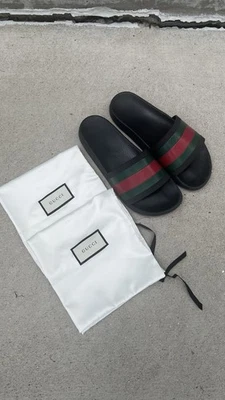 Chanclas Gucci Pursuit 72 Toboganes para Piscina Negras de Verano  Foto 1 de 4