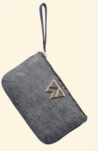 Bolso sin asas de muñeca KELLY WYNNE Risky Biz azul blanco cuero East West - Imagen 1 de 17
