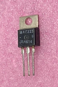 Motorola MAC223-6 Triac 600V/25A TO-220-AB - Bild 1 von 2