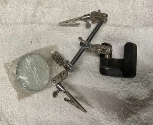 Gelenkbankwerkzeug mit Krokodilklemmen und Lupe - Bild 1 von 5