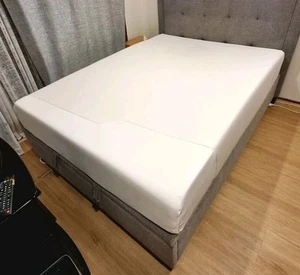 Luxury Soft Tempur Queen Breeze Comfort Mattress - Excellent Condition - Picture 1 of 2