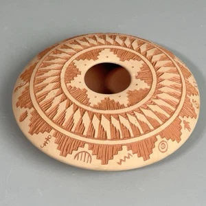 Vaso L. Hunter Southwestern storia intagliata 5” vaso semi petroglifo con chiave simbolo - Foto 1 di 17
